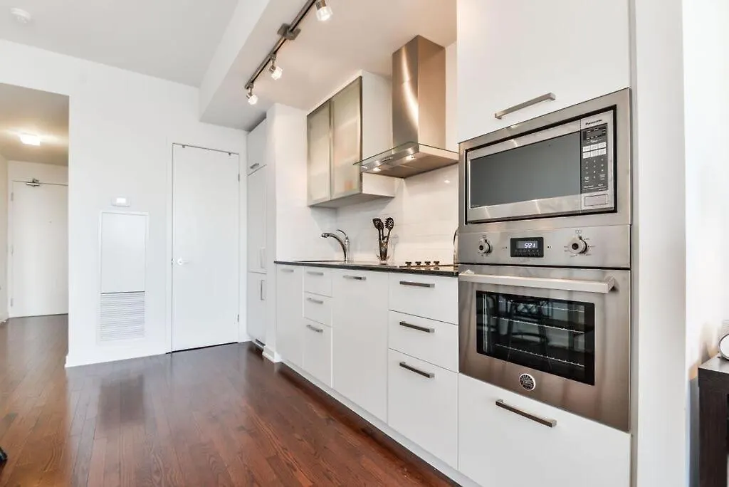 Downtown Toronto 56Th Floor Furnished Rental Monthly Available 0*,  カナダ